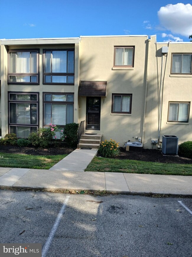 100 E Glenolden Ave unit U21, Glenolden, PA 19036 - photo 2