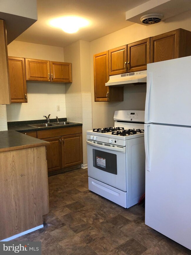 807 E 28th St, Wilmington, DE 19802 - photo 5