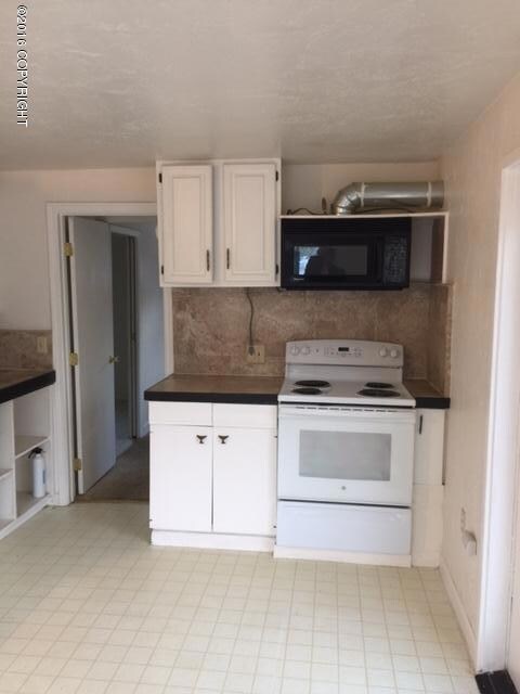 Right Unit - Kitchen w/New O/R