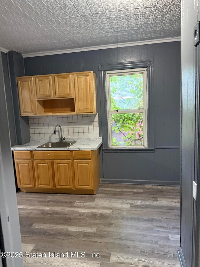247 Charles Ave unit 1, Staten Island, NY 10302 - photo 6