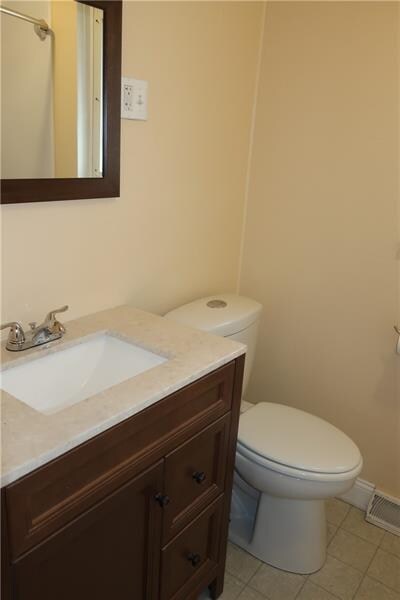 Main floor full bath