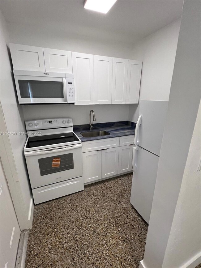 1948 Fillmore St unit 1948, Hollywood, FL 33020 - photo 4