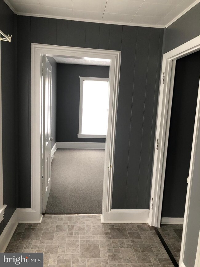 270 N Washington St unit APARTMENT A, Berkeley Springs, WV 25411 - photo 7