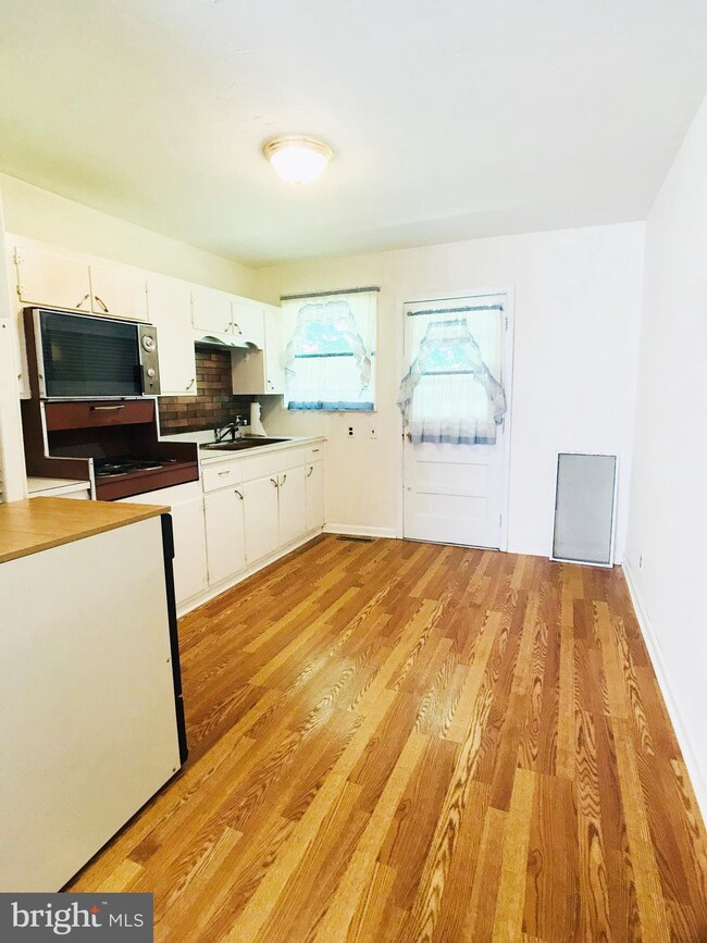 29 Oak Ct, Annapolis, MD 21401 - photo 4