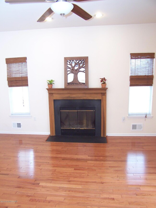 135 Normandy Ct, Matawan, NJ 07747 - photo 5