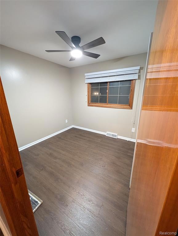 11041 Tillson Dr, South Lyon, MI 48178 - photo 5