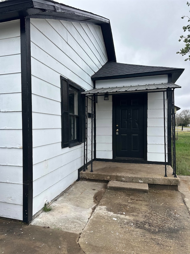 602 N Montgomery Ave, Watonga, OK 73772 - photo 3