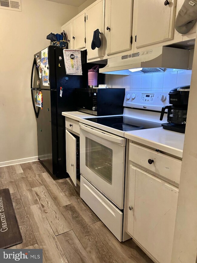 8 Z-8 Avon, East Windsor, NJ 08520 - photo 6