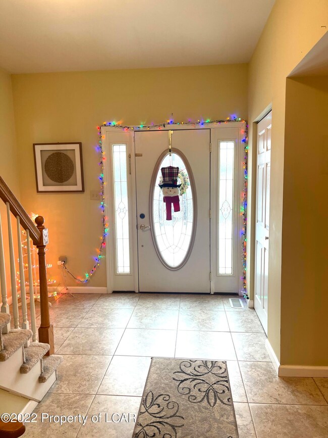 11 Aristocrat Cir, Sugarloaf, PA 18249 - photo 2