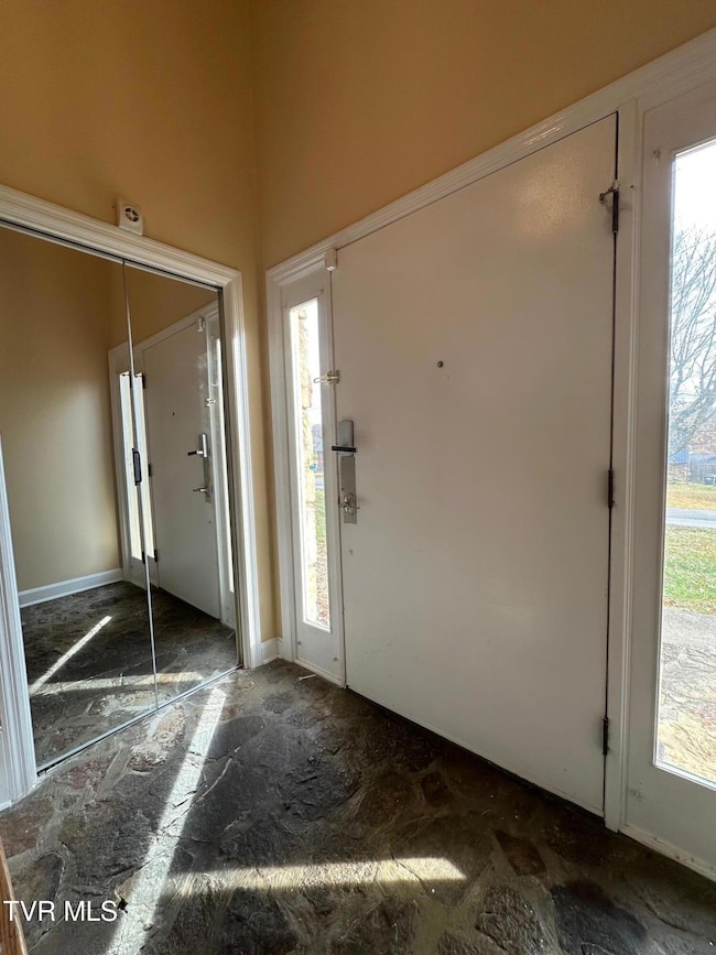 124 Arlington Cir, Kingsport, TN 37663 - photo 4