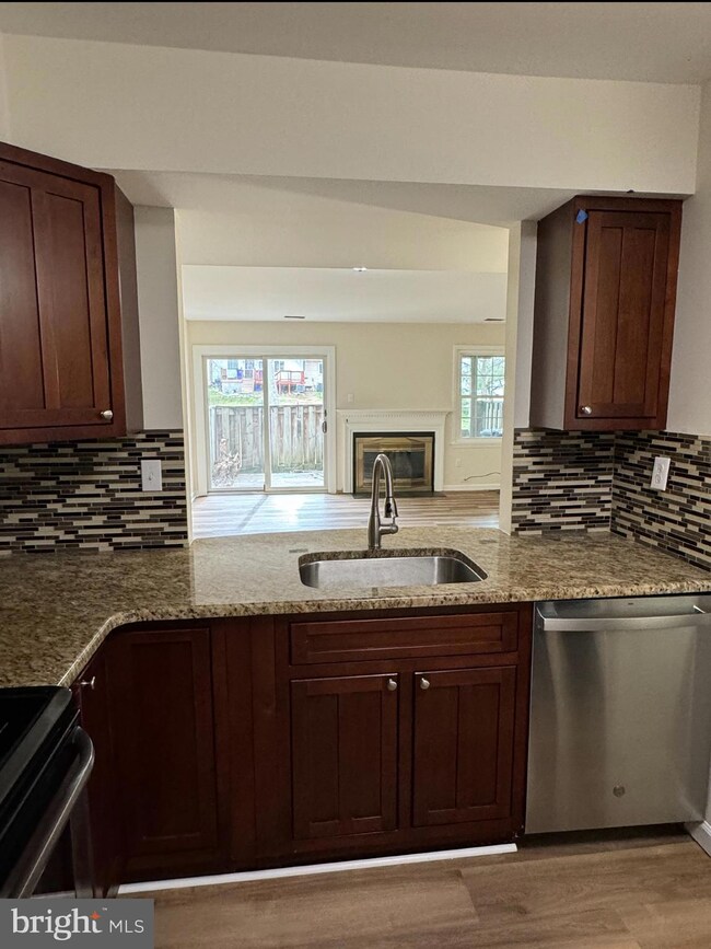 5871 Rowanberry Dr, Elkridge, MD 21075 - photo 5