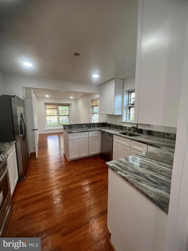 11229 Empire Ln, Rockville, MD 20852 - photo 6