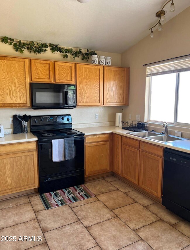 12817 N El Frio St unit 2, El Mirage, AZ 85335 - photo 2