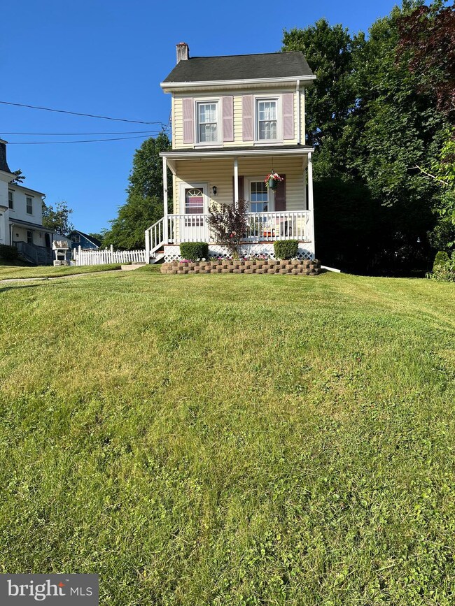 216 S And k St, Spring City, PA 19475 - photo 2