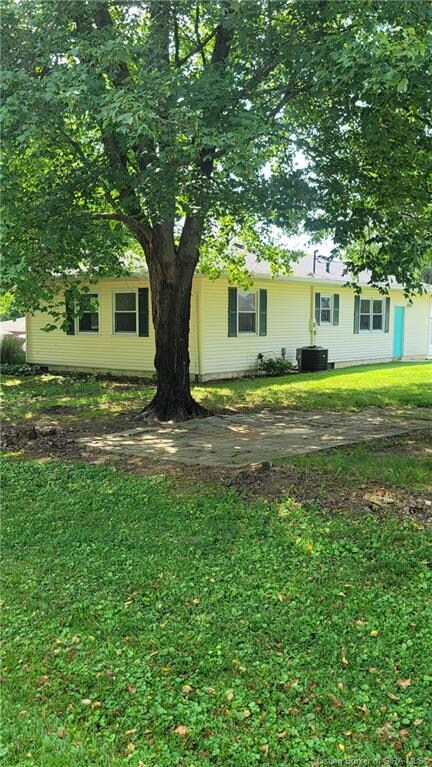 2013 Blossom Ln, Georgetown, IN 47122 - photo 2