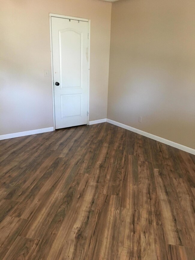 14103 Brentwood Dr, Victorville, CA 92395 - photo 2