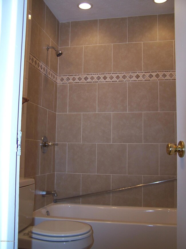 6801 Beackstone Ct, Louisville, KY 40228 - photo 7