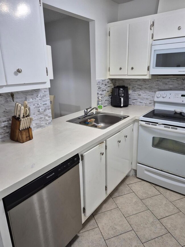 560 SE 2nd Ave, Deerfield Beach, FL 33441 - photo 5