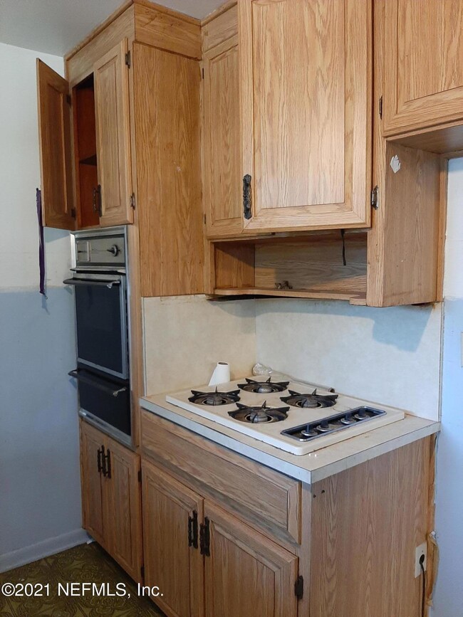 6421 Sage Dr, Jacksonville, FL 32210 - photo 5