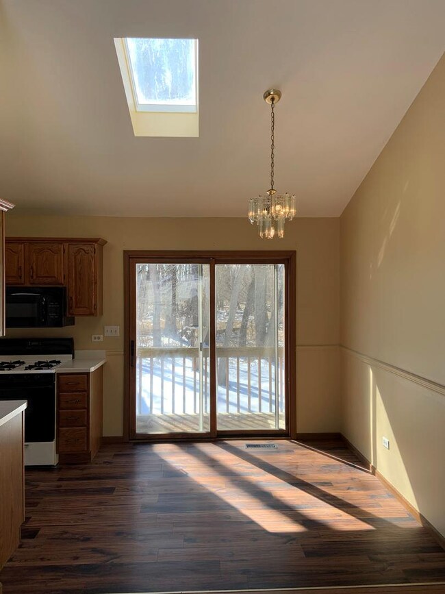 1345 Fair Oaks Ave, Crystal Lake, IL 60014 - photo 5