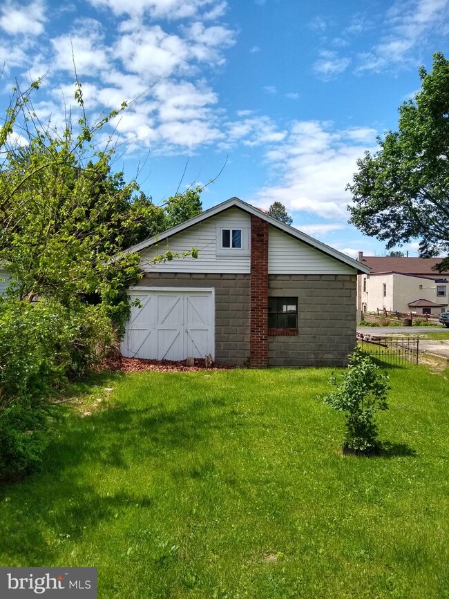 409 Catherine St, Ashland, PA 17921 - photo 7