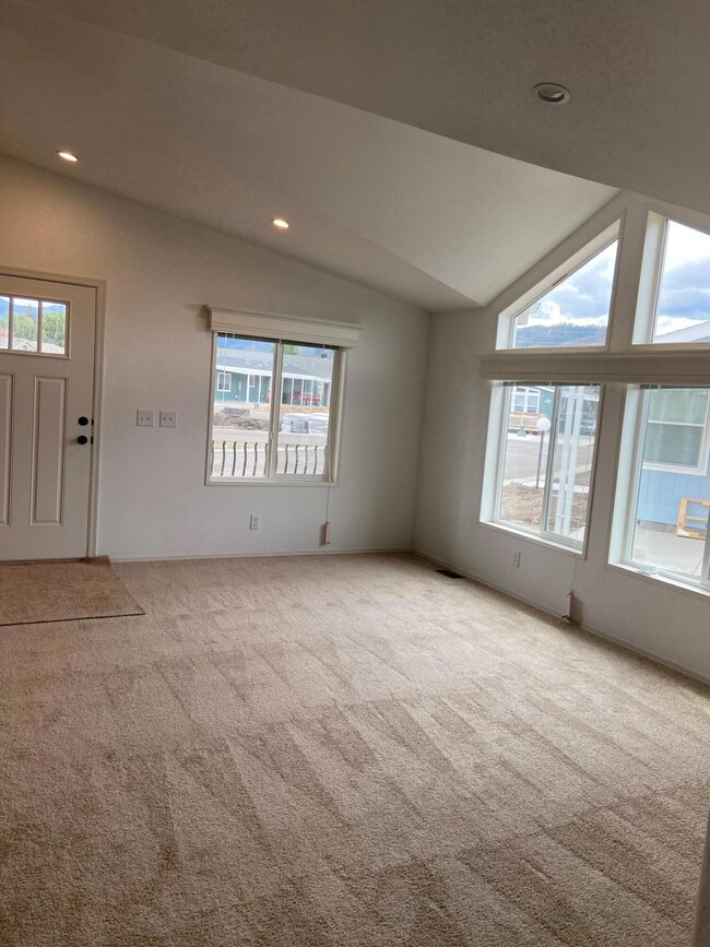 Creekside 62 living room