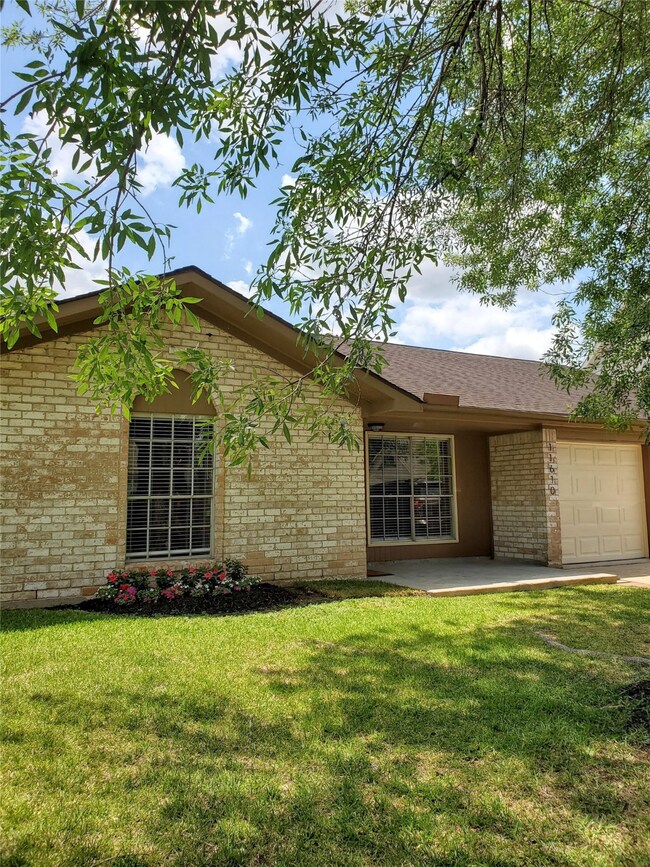 11610 Kirkvalley Dr, Houston, TX 77089 - photo 2