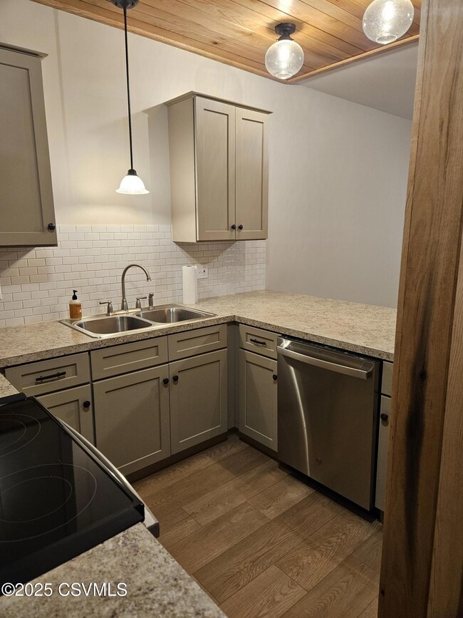 223 E 10th St, Bloomsburg, PA 17815 - photo 5