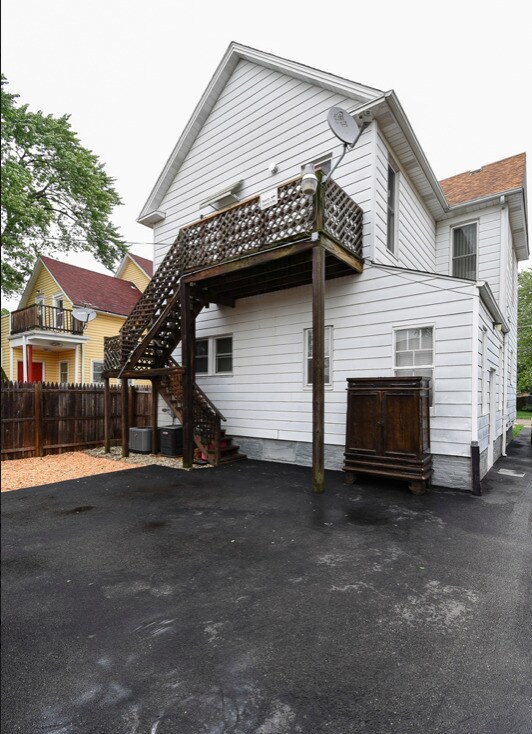 112 N Jackson St, Waukegan, IL 60085 - photo 5