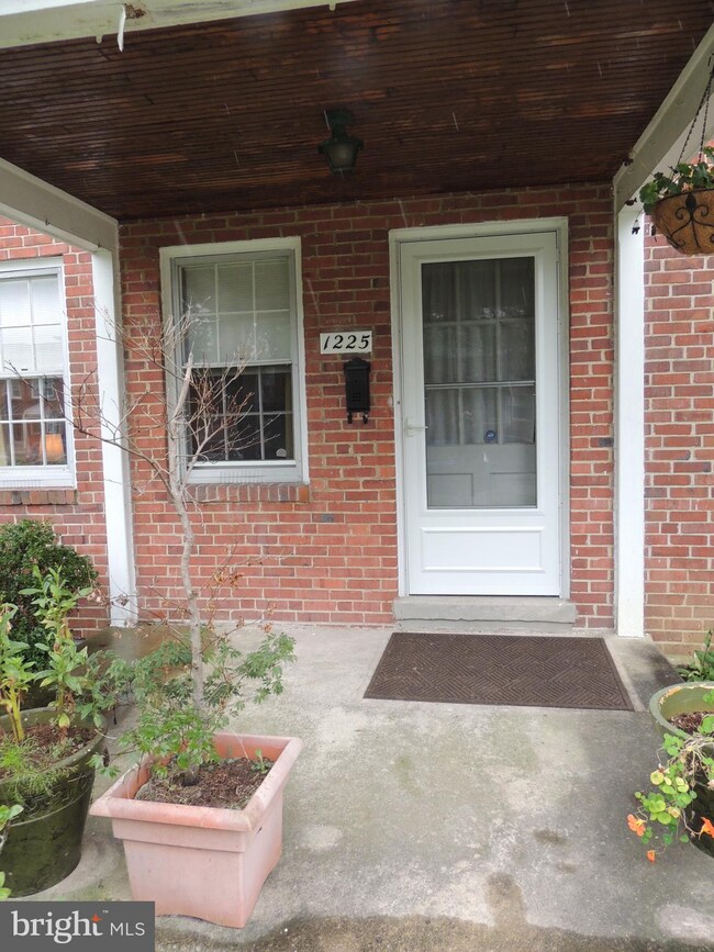 1225 Meridene Dr, Baltimore, MD 21239 - photo 2