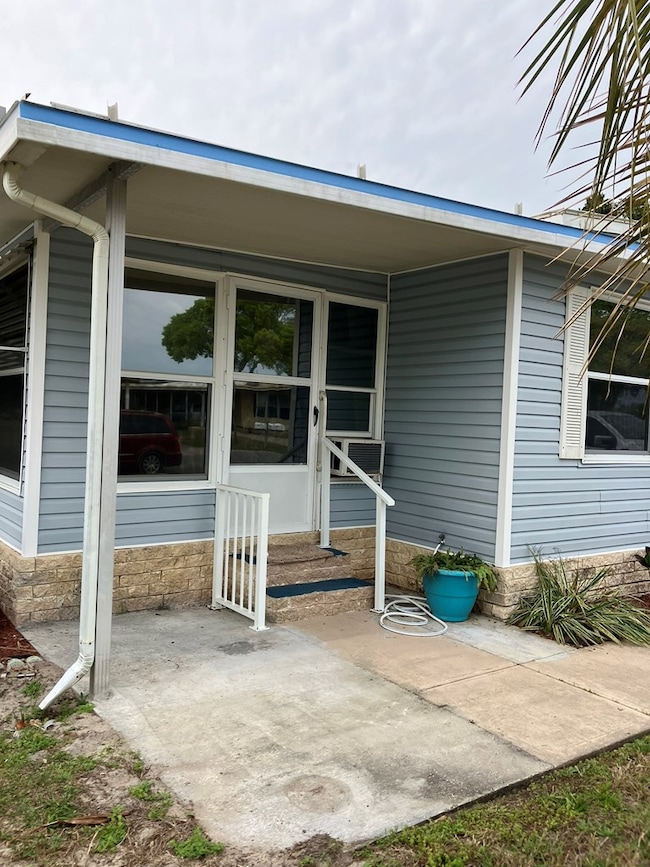 1305 Mohawk Cir, Tavares, FL 32778 - photo 3