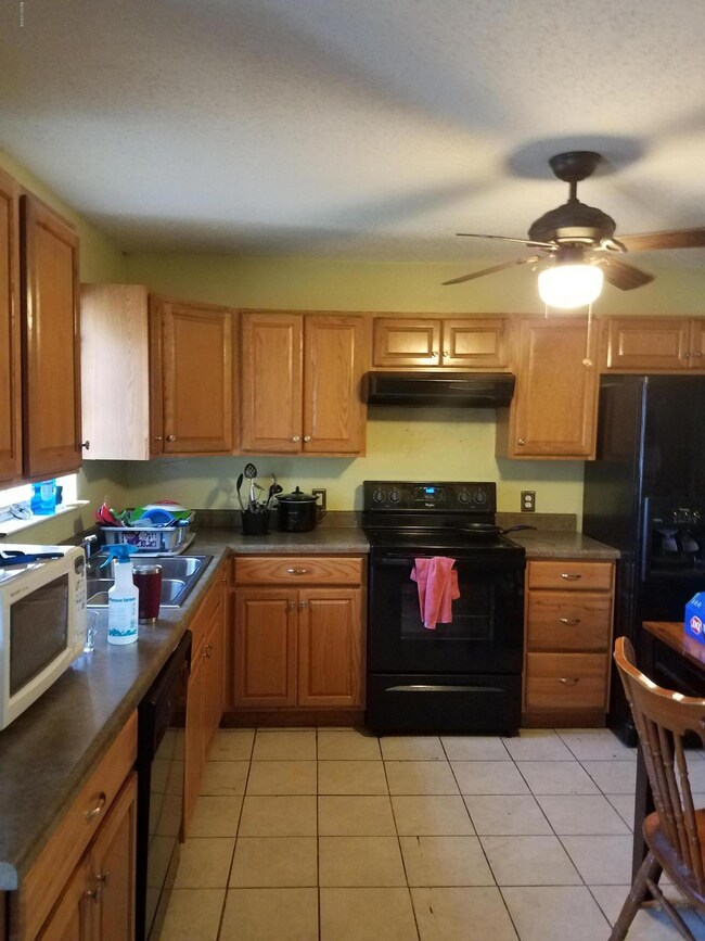 425 Petunia Kitchen