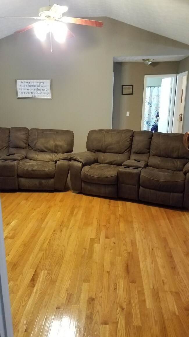 105 Idle Dr, Shelbyville, TN 37160 - photo 4