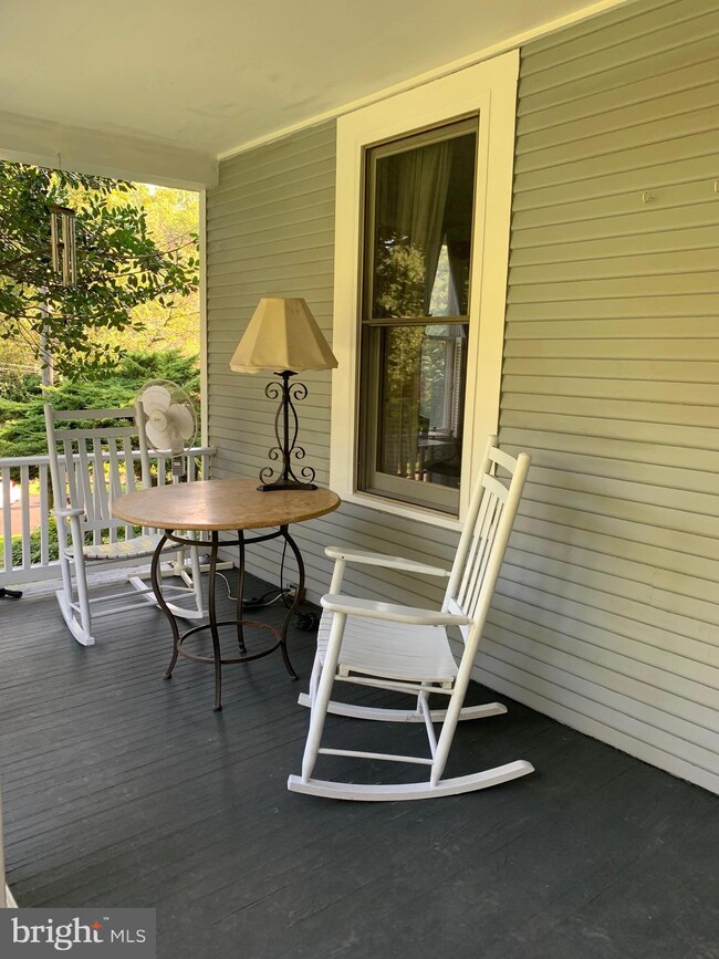 1511 Forest Ln, McLean, VA 22101 - photo 5