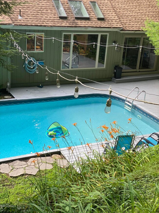 434 Emery Wheel Rd, Stroudsburg, PA 18360 - photo 5