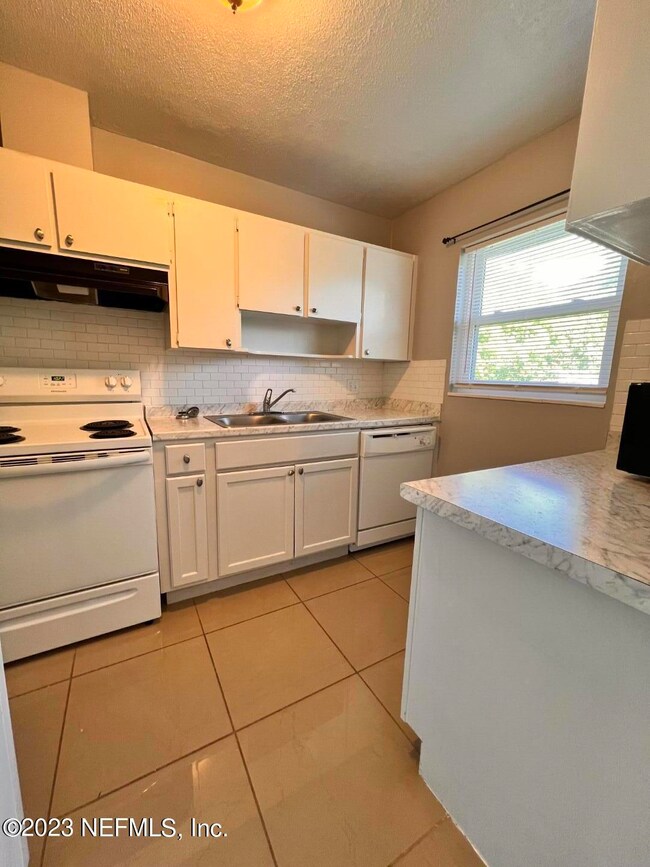 7529 Leroy Dr, Jacksonville, FL 32244 - photo 7