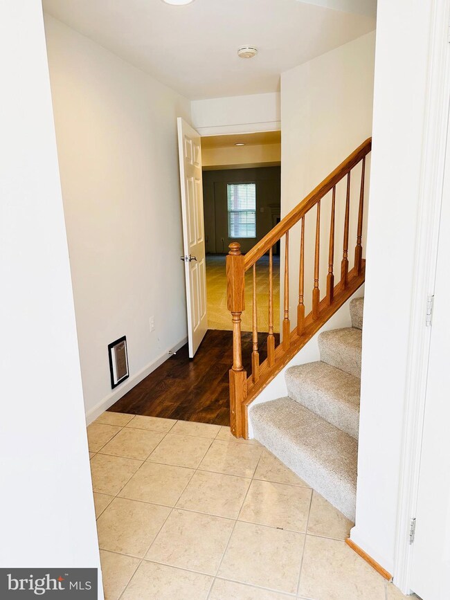 25278 Gothic Square, Chantilly, VA 20152 - photo 2