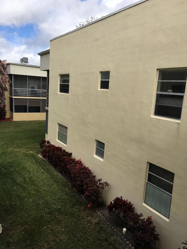 562 Capri L, Delray Beach, FL 33484 - photo 5