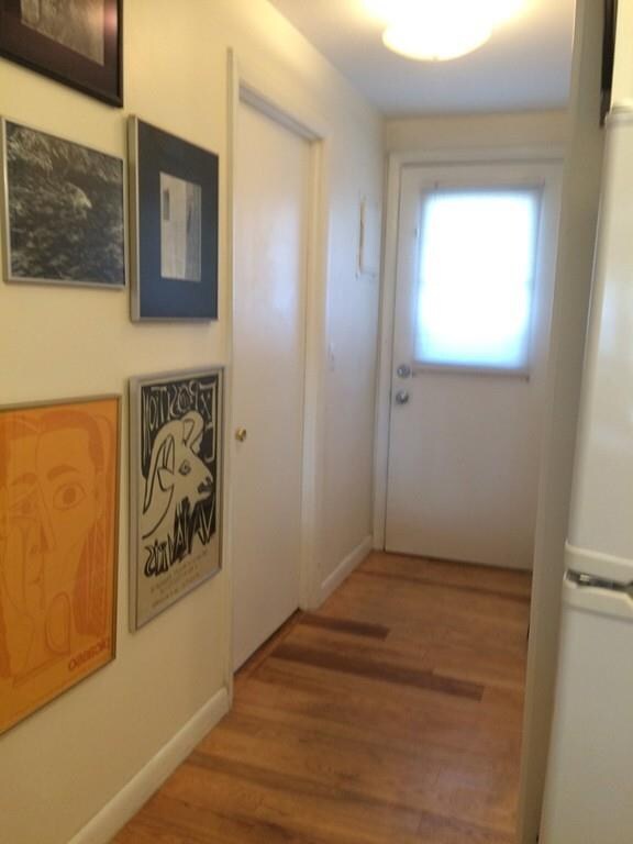 135B Round Hill Rd unit B, Northampton, MA 01060 - photo 2