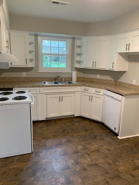 3155 Cedar Springs Dr, Spartanburg, SC 29302 - photo 7