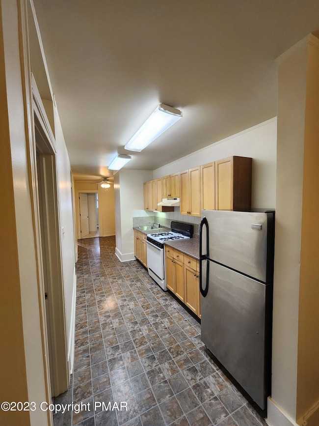 501 Thomas St unit 2, Stroudsburg, PA 18360 - photo 2