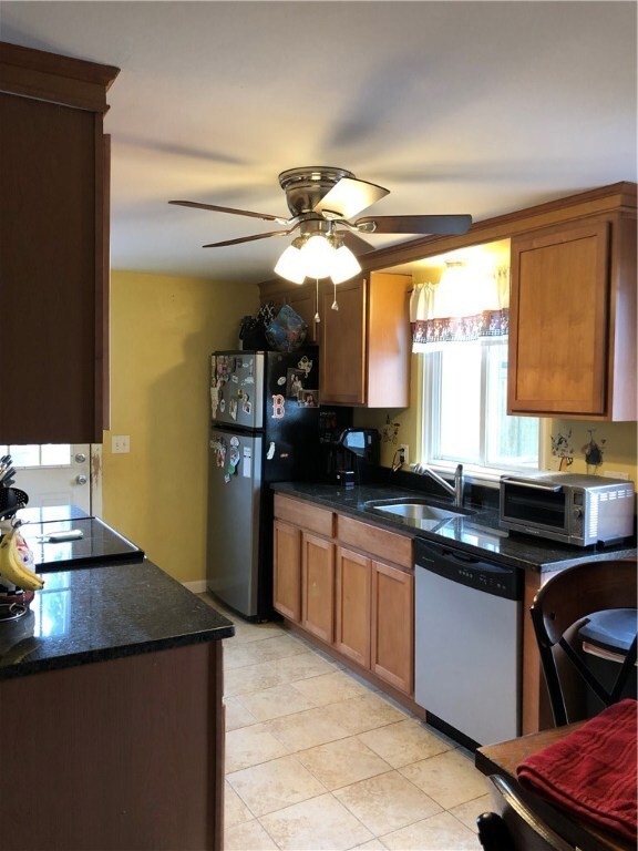 191 Vineyard Rd, Warwick, RI 02889 - photo 5