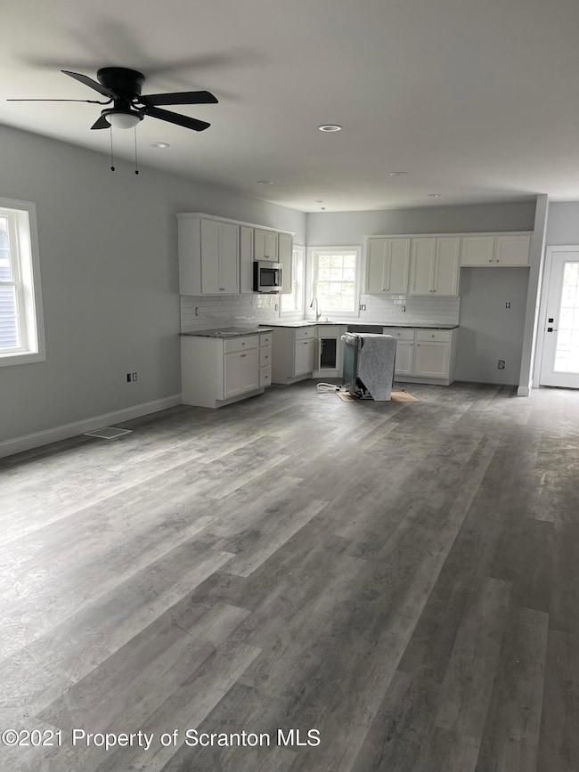 429 Felts St, Taylor, PA 18517 - photo 3