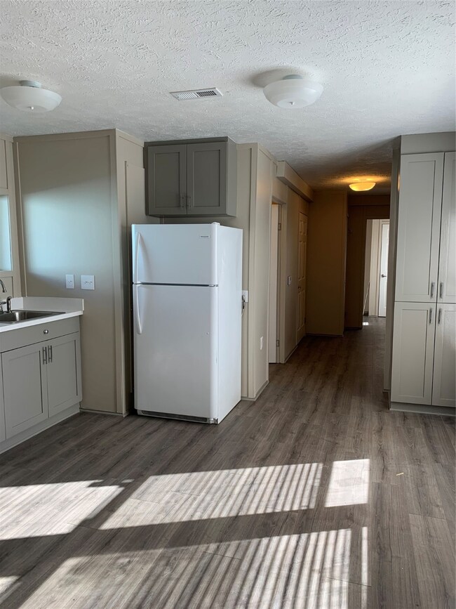 3621 County Road 161 unit D, Alvin, TX 77511 - photo 5