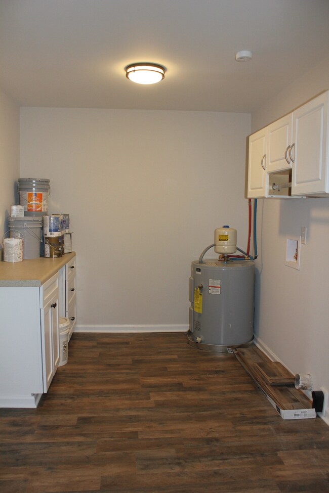 Large Utility Rm w/Cabinetry for Storage