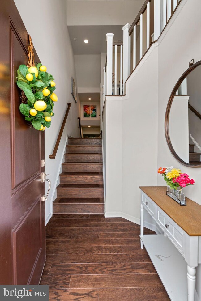 25033 Cambridge Hill Terrace, Chantilly, VA 20152 - photo 2