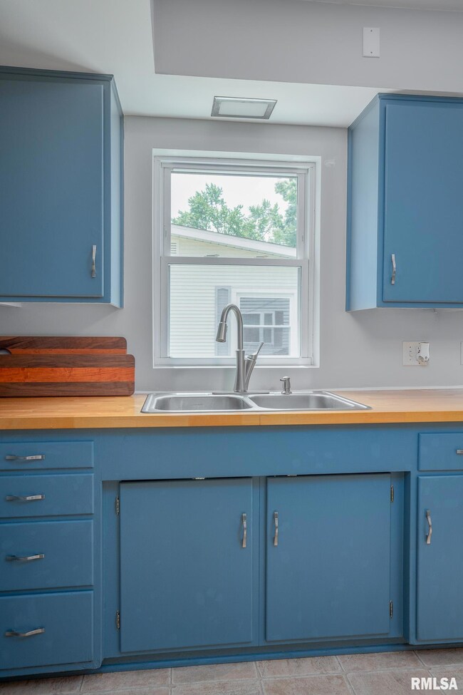 2857 Washington Ln, Davenport, IA 52804 - photo 7