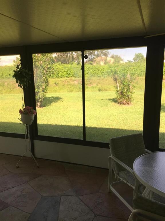 10631 Palm Leaf patio view