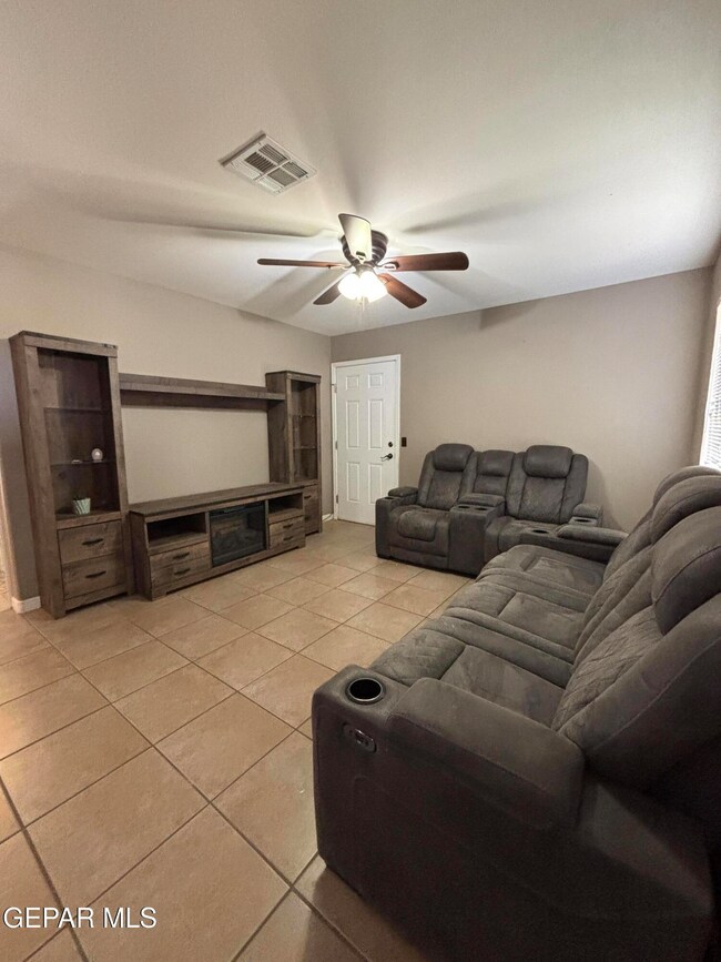 1656 Fitzroy Dr unit A, Clint, TX 79836 - photo 2