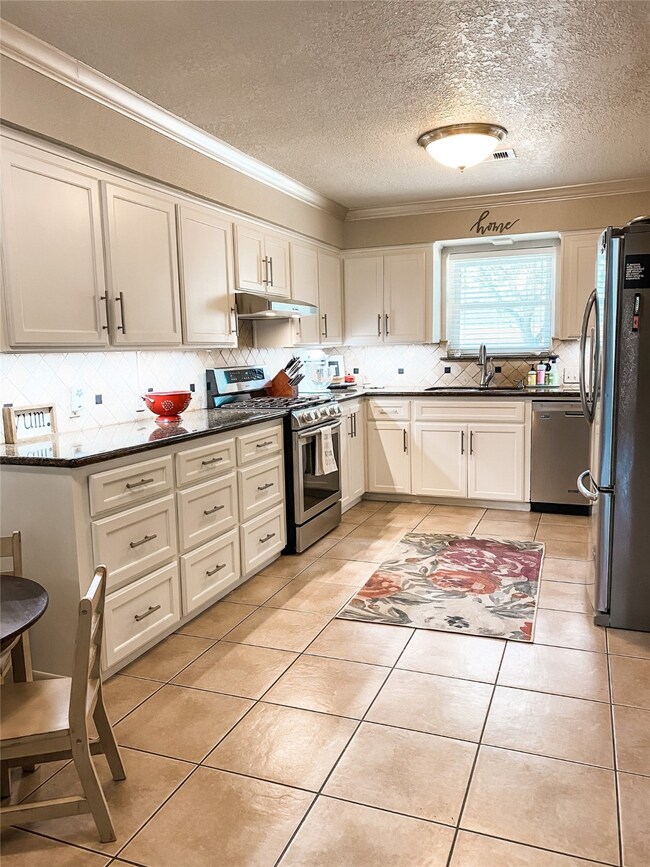 2624 Del Monte Ave, Bay City, TX 77414 - photo 5